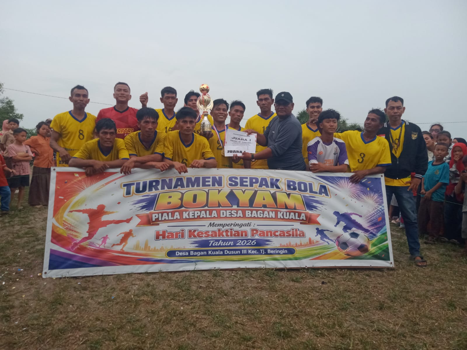 Ratusan Penonton Antusias Saksikan Laga Final Turnamen Bokyam Piala Kades Bagan Kuala 2026, Kerumbuk A Tumbangkan Hantu Laut