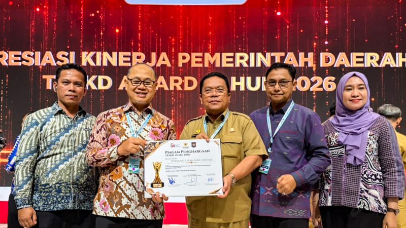 Wali Kota Wesly Silalahi Terima Penghargaan Kota Pematangsiantar Sebagai Nominasi TPAKD Award Tahun 2026