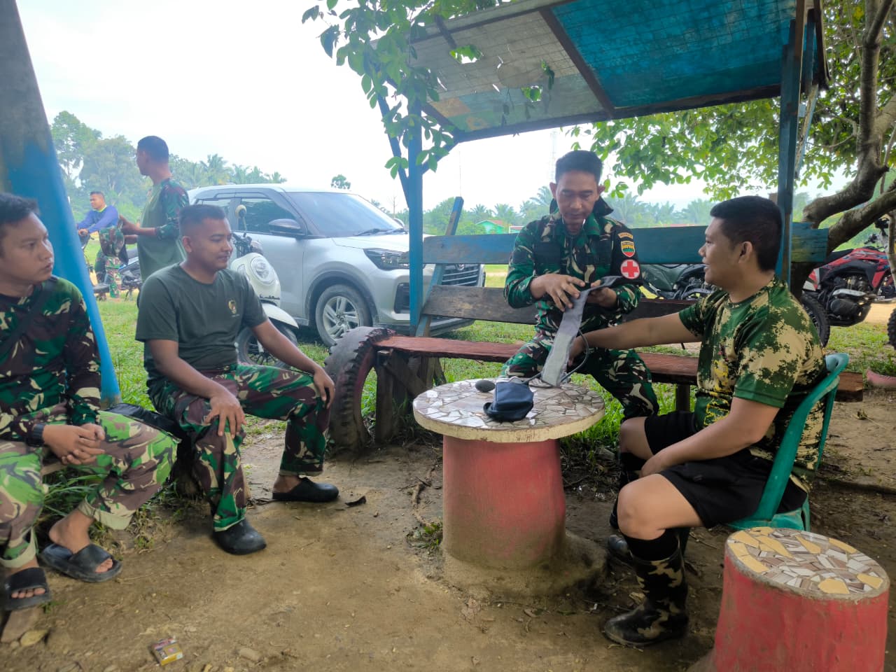 Cuaca Berubah-ubah, Timkes Satgas TMMD ke-130 Kodim 0209/Labuhanbatu Sigap Jaga Kesehatan Prajurit