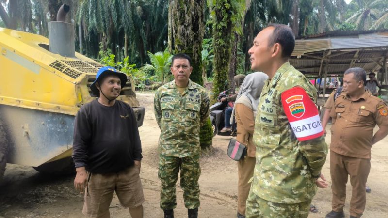 Turun Langsung ke Lokasi, Dandim 0209/Labuhanbatu Pastikan Jalan TMMD Dikerjakan Maksimal