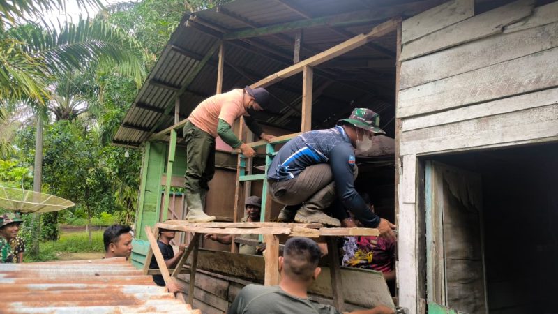 Papan Lapuk Mulai Dilepas, Satgas TMMD ke-130 Bangun Harapan Baru bagi Edi Harahap