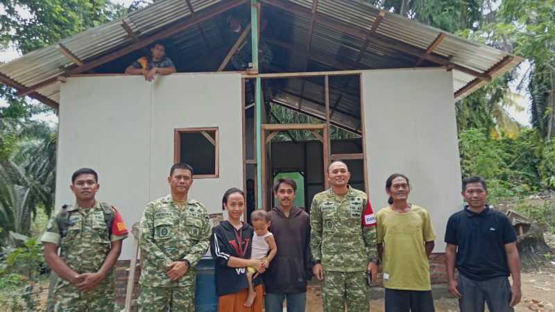 Hangat dan Penuh Canda, Dansatgas TMMD ke-130 Kodim 0209/LB Berbagi Keceriaan Bersama Bocah-bocah Aek Batu