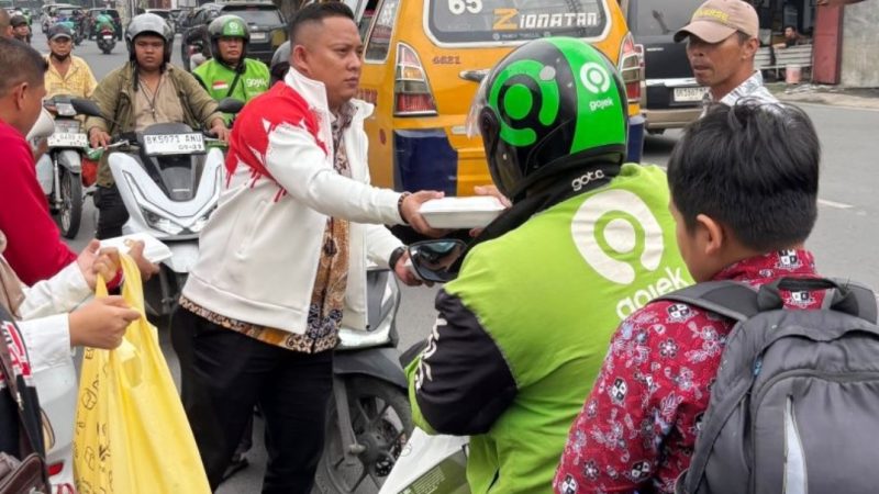 PERBATI Sumut Gelar Jumat Berkah, Bagikan 250 Kotak Nasi kepada Warga dan Pengendara